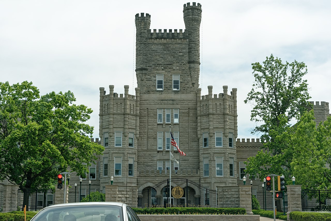Yes, Illinois has real castles here’s how to tour them